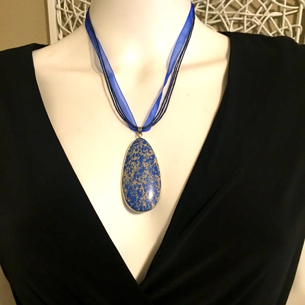 (Video) Handmade blue lapis agate pendant necklace